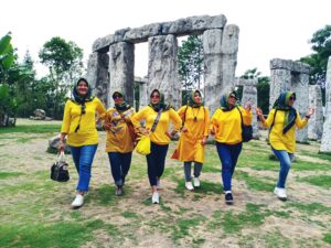 Jelajahi Stonehenge ala Jogja di kaki Gunung Merapi. Nikmati pemandangan eksotis, belajar sejarah, dan abadikan momen di spot foto keren. Petualangan seru menanti!